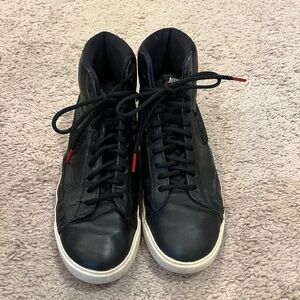 Women’s 8.5 Nike Black High-Top Sneakers